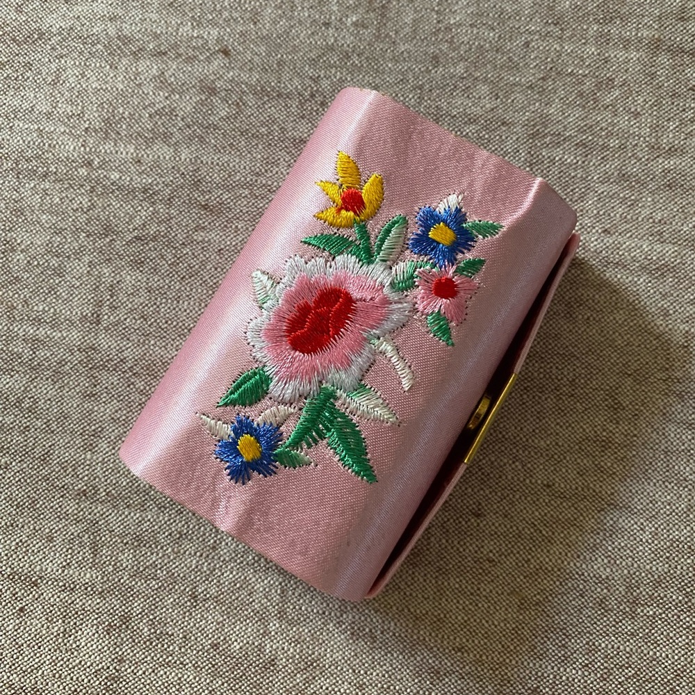 EMBROIDERED PINK LIPSTICK CASE NEW PINK FITS TWO 💄💋💋